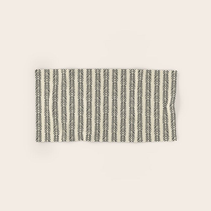 Small Black And White Arrowheads Bath Towel