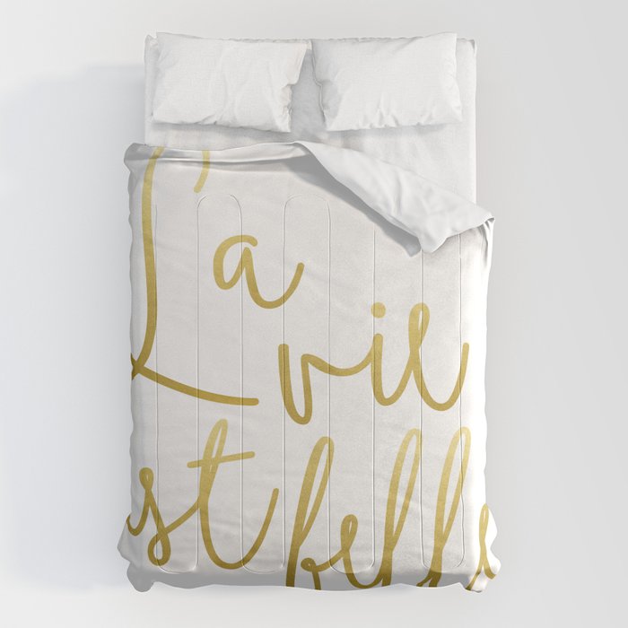 La Vie Est Belle #Homestorie #Typography #Buyart Comforter