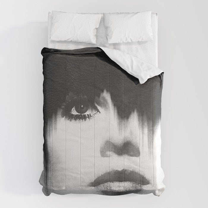 Women (Portrait) Black And White Comforter