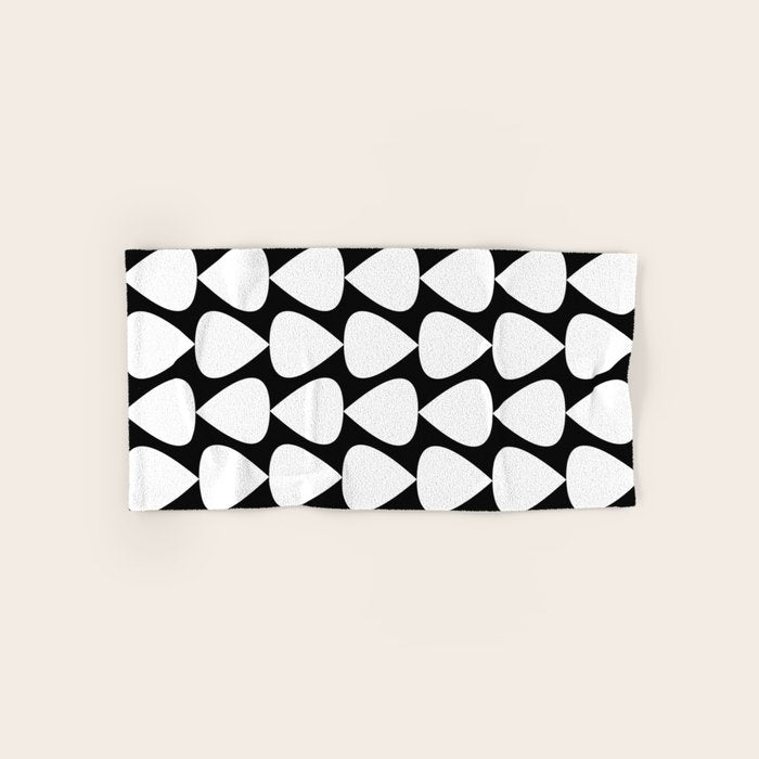 Plectrum Pattern In White And Black Bath Towel